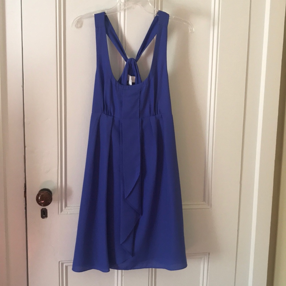 Beautiful blue dress. Unique color!